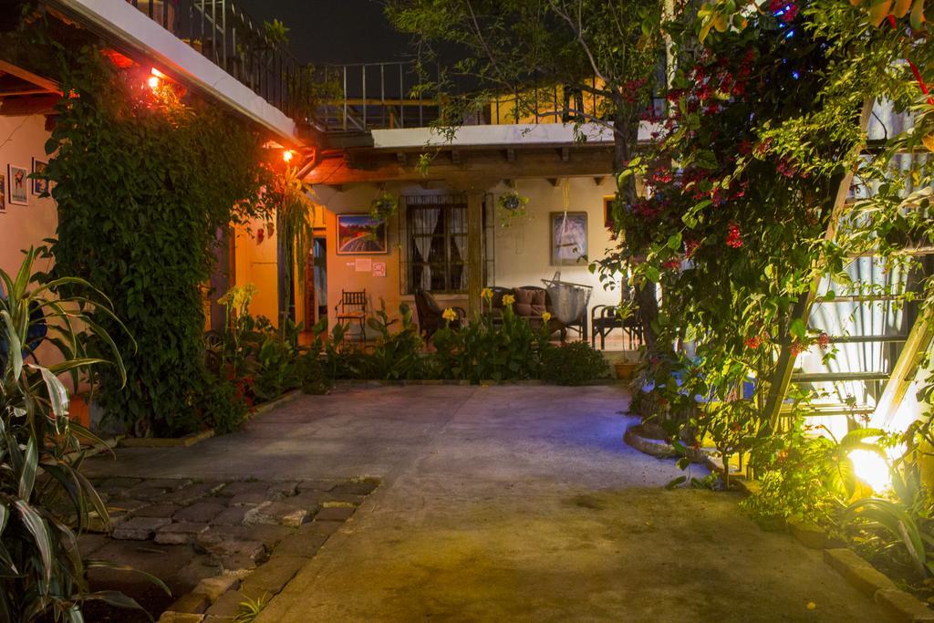 Dionisio Inn Antigua Eksteriør billede