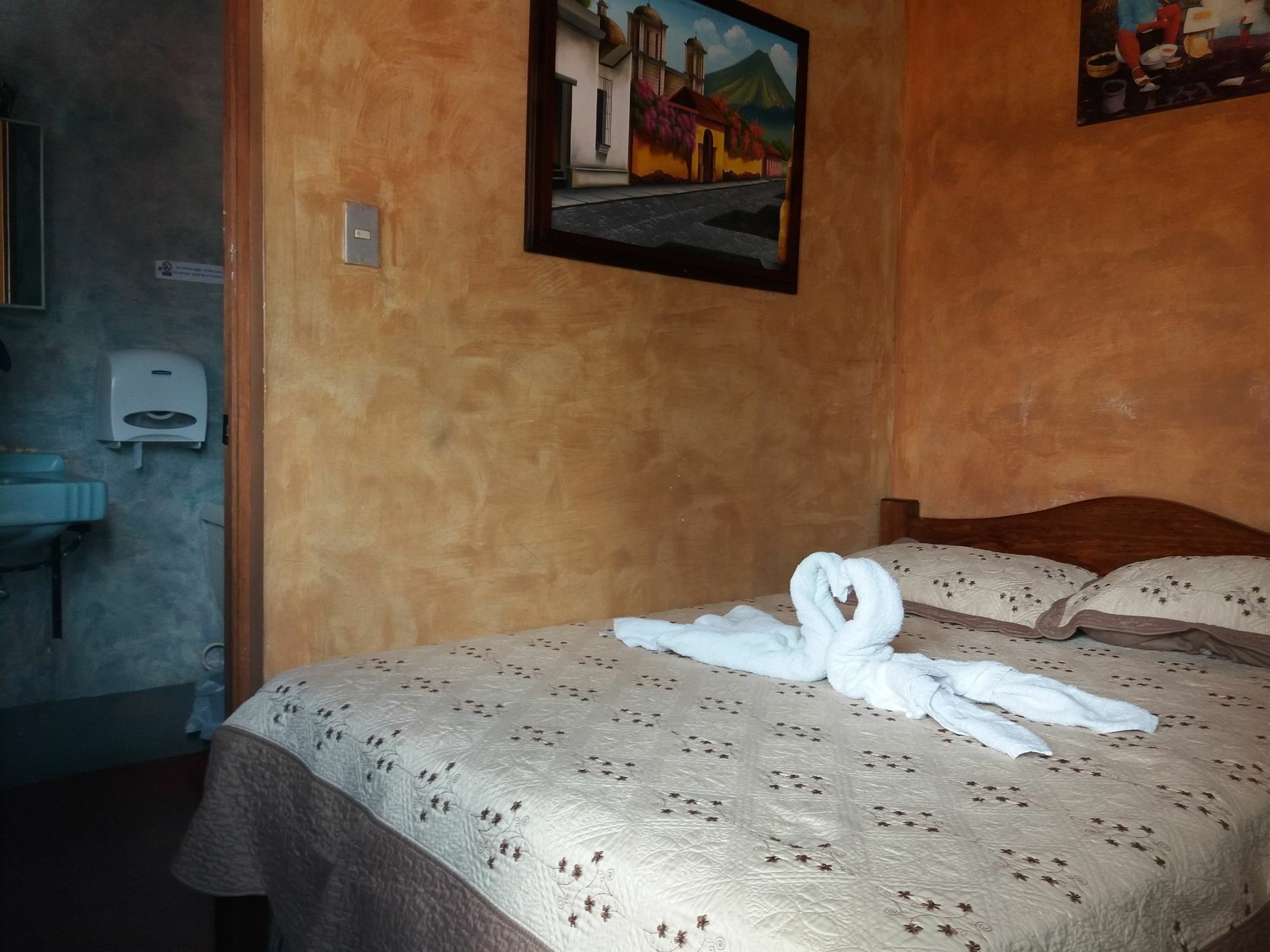 Dionisio Inn Antigua Eksteriør billede